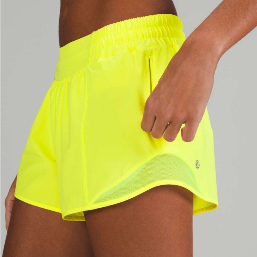 NWT Lululemon Hotty Hot Low Rise short 4” Lined Size 6 Yellow